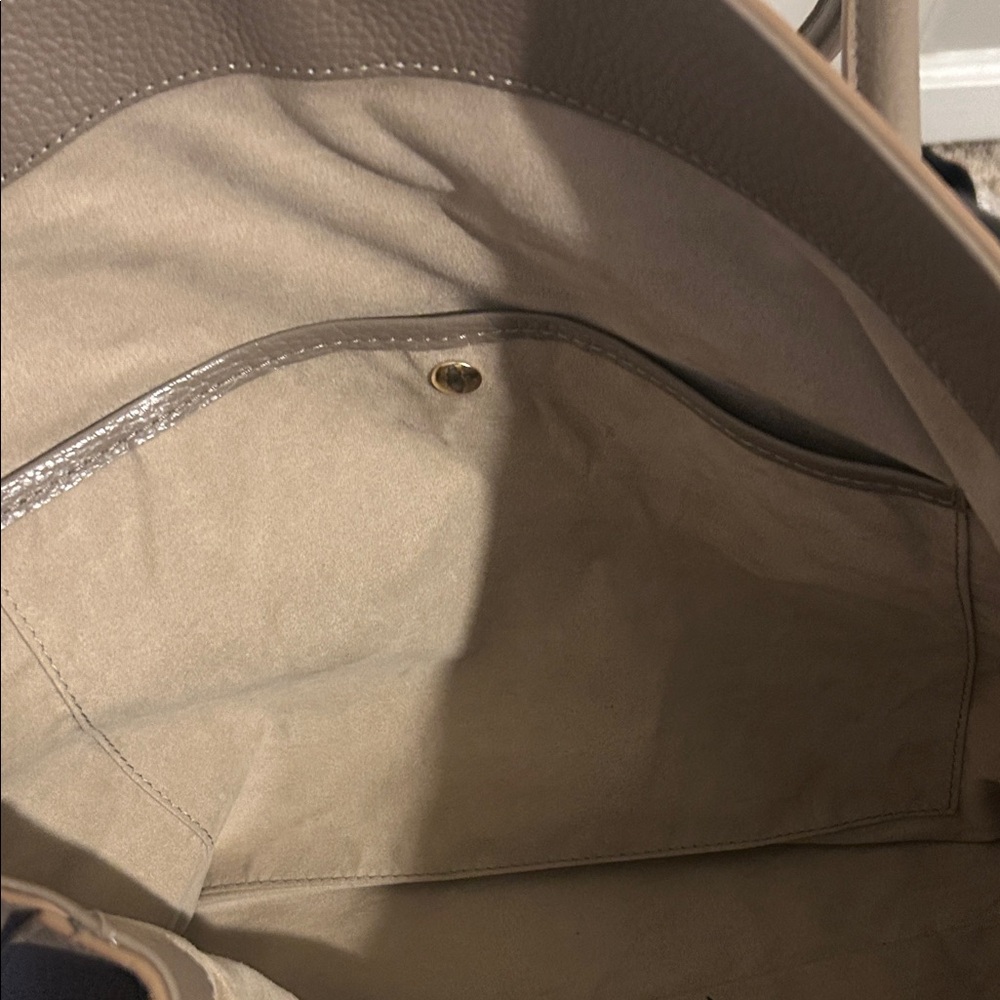Chic Taupe Leather Tote Bag EUC ❤️❤️❤️ - Picture 10 of 12